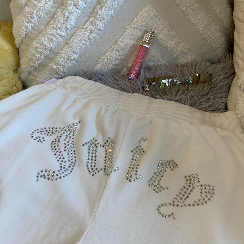 SOLDJuicy Couture White Velour Jogger Pants ☁️🤍🧊